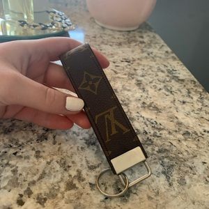 LUXURY INSPIRED KEY FOB